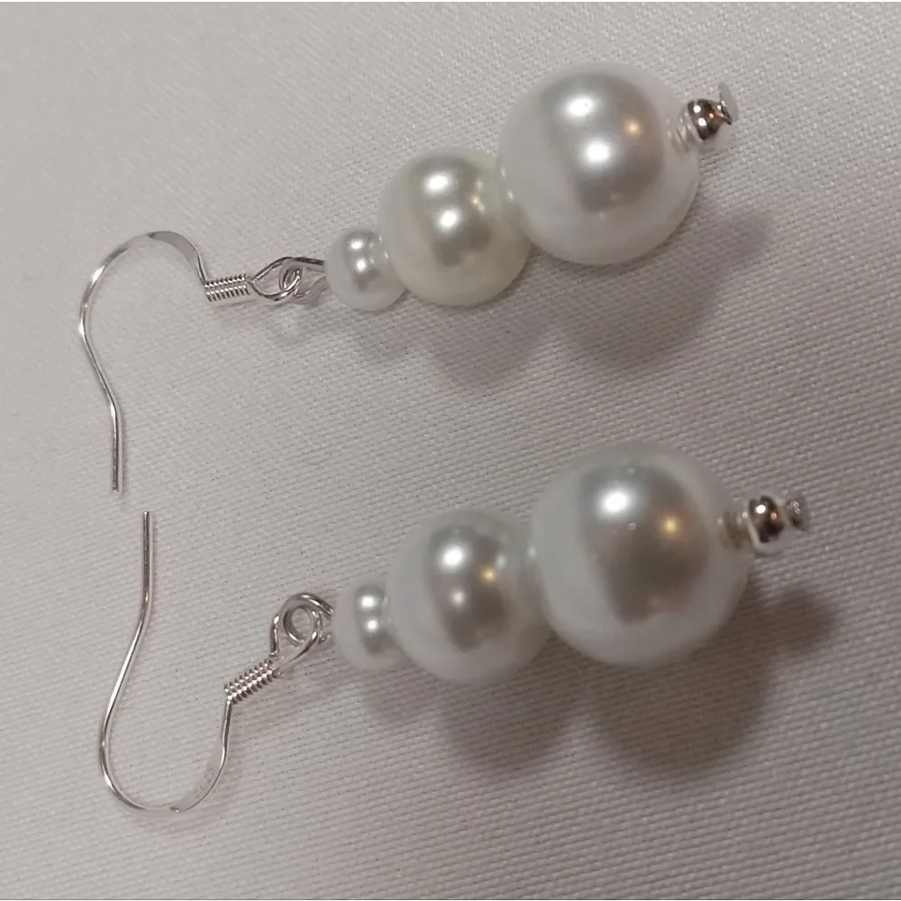 5/$25 Faux pearl bar earrings - Picture 2 of 5